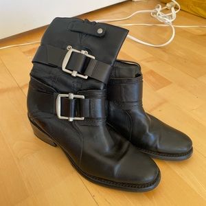 Vera Wang Lavender Boots W5.5